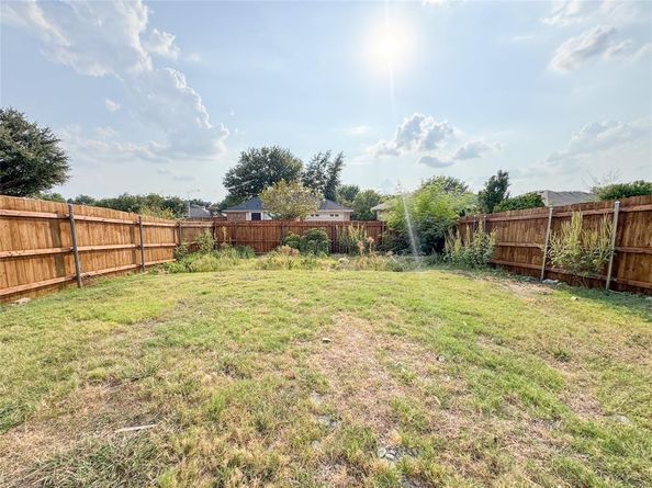 1602  Autumn Breeze Lane , Lewisville Texas 75077