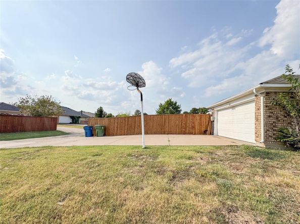1602  Autumn Breeze Lane , Lewisville Texas 75077