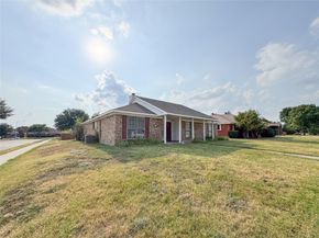 1602  Autumn Breeze Lane , Lewisville Texas 75077
