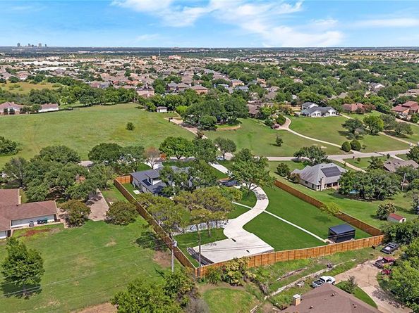 301  Paint Pony Trail N, Fort Worth Texas 76108