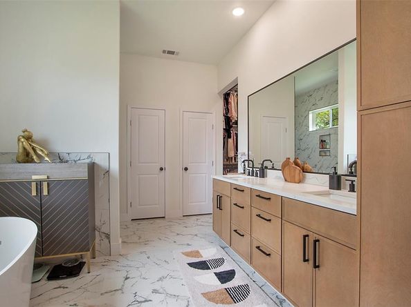 301  Paint Pony Trail N, Fort Worth Texas 76108