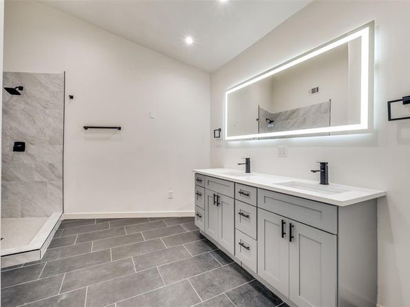 3134 W Jefferson Boulevard , Dallas Texas 75211