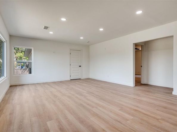 3134 W Jefferson Boulevard , Dallas Texas 75211