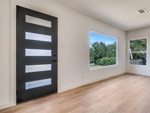 3134 W Jefferson Boulevard , Dallas Texas 75211