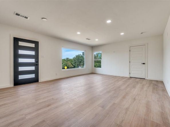 3134 W Jefferson Boulevard , Dallas Texas 75211