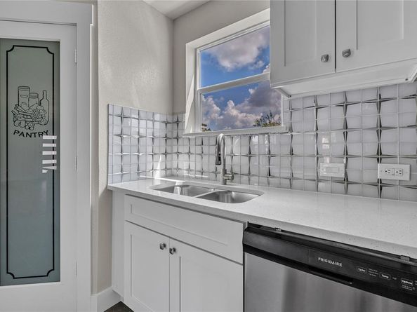 513  Creekbend Street , Crowley Texas 76036