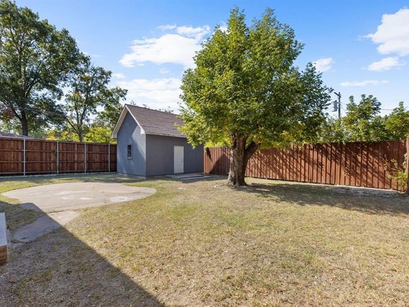 1915  Gaylord Drive , Dallas Texas 75217
