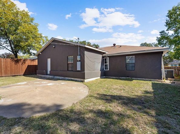1915  Gaylord Drive , Dallas Texas 75217