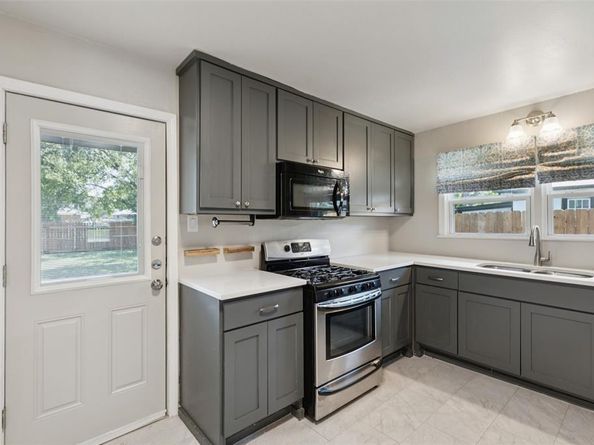 1804  Walnut Avenue , Carrollton Texas 75006