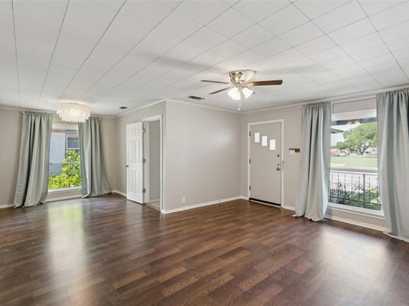 1804  Walnut Avenue , Carrollton Texas 75006