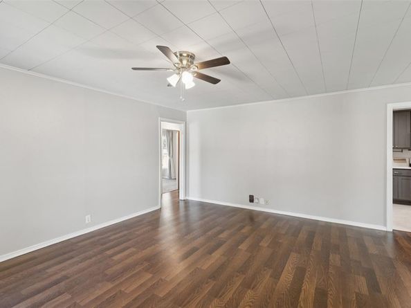 1804  Walnut Avenue , Carrollton Texas 75006