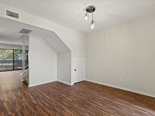5840  Spring Valley Road  1510, Dallas Texas 75254