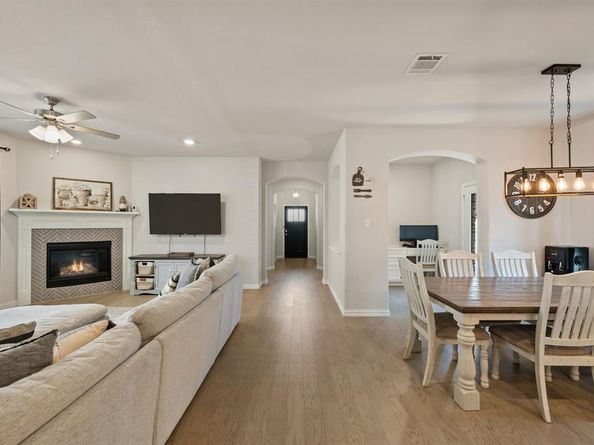 1260  Canuela Way , Justin Texas 76247