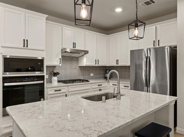 1260  Canuela Way , Justin Texas 76247