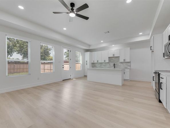 616 W ave f  , Garland Texas 75040