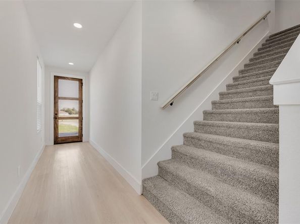 616 W ave f  , Garland Texas 75040