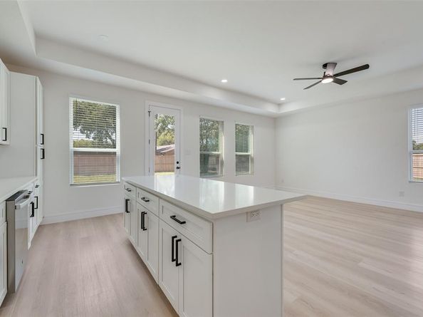 616 W ave f  , Garland Texas 75040