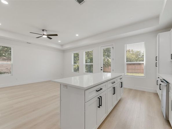 616 W ave f  , Garland Texas 75040