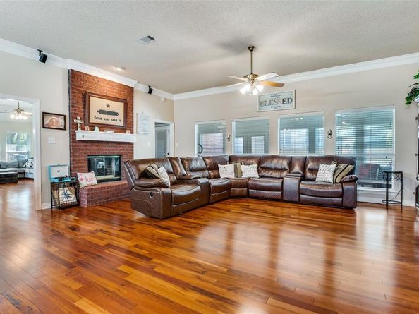 1020  Shady Oak Trail , Mansfield Texas 76063