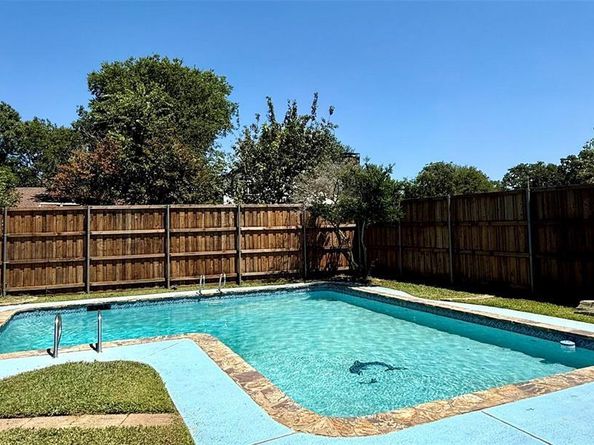 4  Robins Nest Drive , Hickory Creek Texas 75065