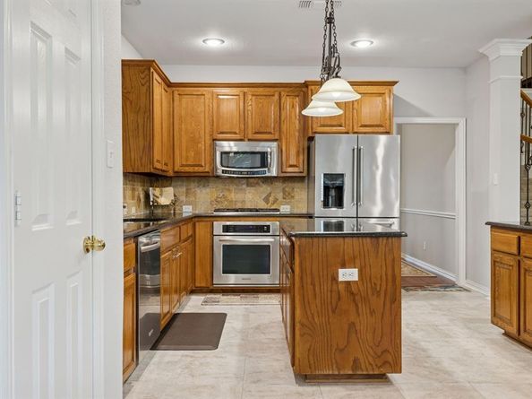 2323  Everton Drive , Arlington Texas 76001