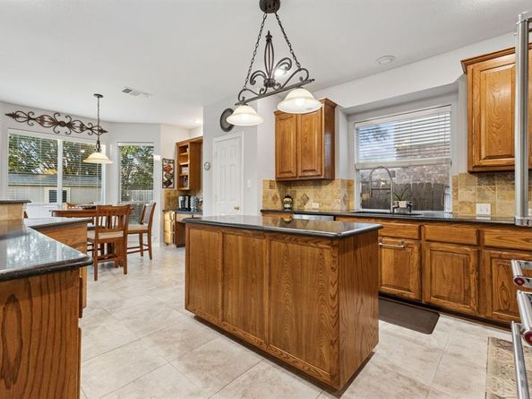 2323  Everton Drive , Arlington Texas 76001