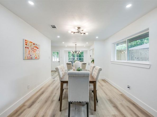 300  Brookwood Drive , DeSoto Texas 75115