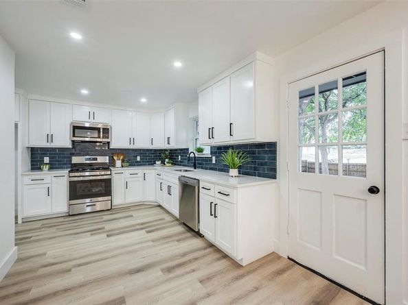 300  Brookwood Drive , DeSoto Texas 75115