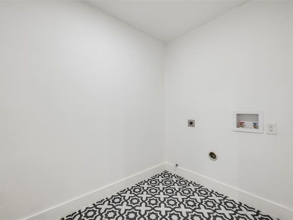 300  Brookwood Drive , DeSoto Texas 75115
