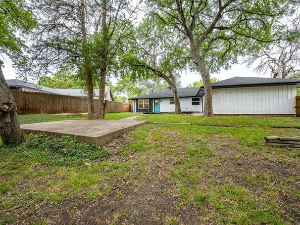 300  Brookwood Drive , DeSoto Texas 75115
