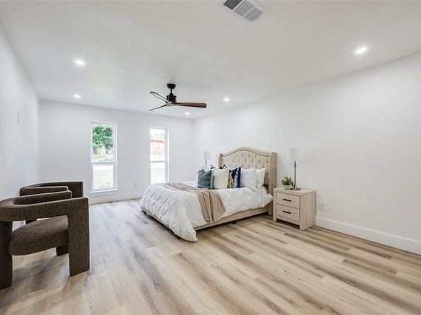 300  Brookwood Drive , DeSoto Texas 75115