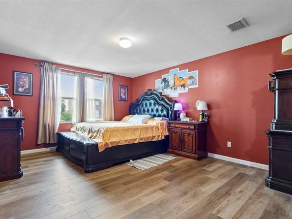 1034  Hollow Oak Road , Lancaster Texas 75134
