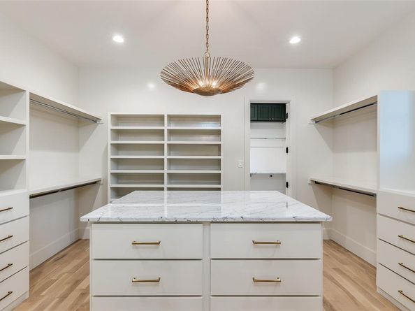 10326  Crestover Drive , Dallas Texas 75229