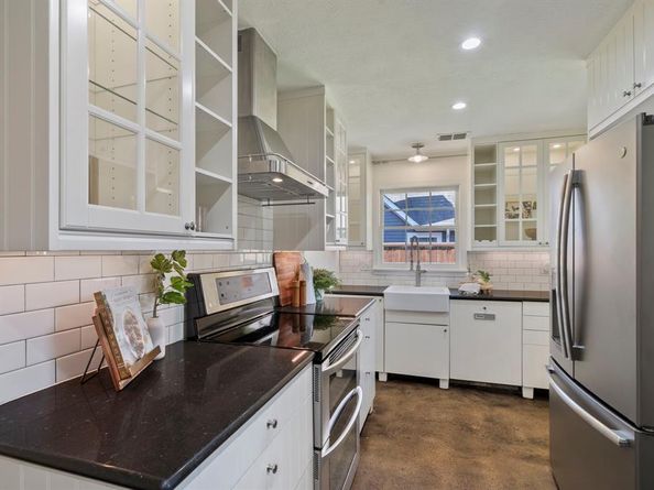 5833  Victor Street , Dallas Texas 75214