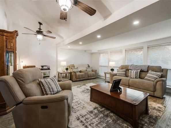 1401  Surrey Court , Garland Texas 75043