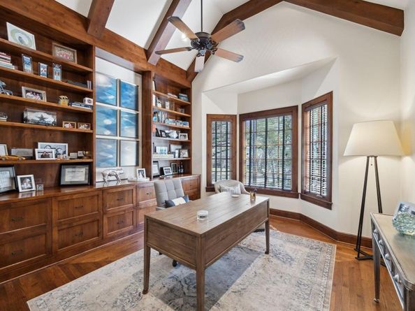 6843  Lakewood Boulevard , Dallas Texas 75214