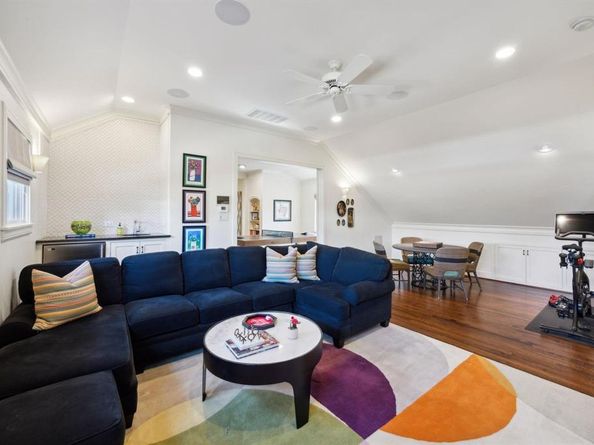 6843  Lakewood Boulevard , Dallas Texas 75214