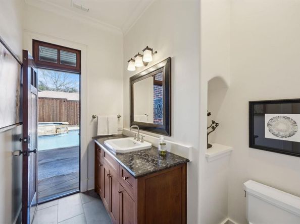 6843  Lakewood Boulevard , Dallas Texas 75214
