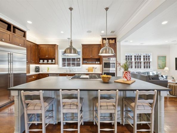 6843  Lakewood Boulevard , Dallas Texas 75214