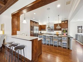 6843  Lakewood Boulevard , Dallas Texas 75214