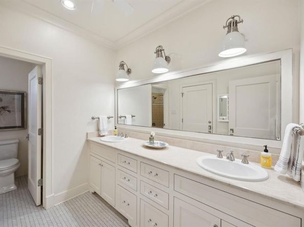 6843  Lakewood Boulevard , Dallas Texas 75214