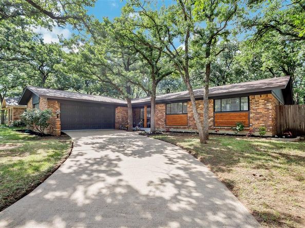 612  Circleview Drive S, Hurst Texas 76054