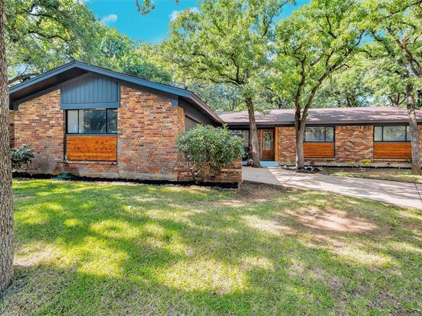 612  Circleview Drive S, Hurst Texas 76054