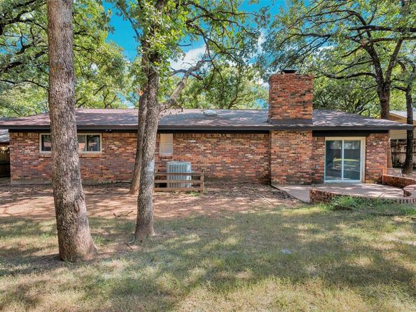 612  Circleview Drive S, Hurst Texas 76054