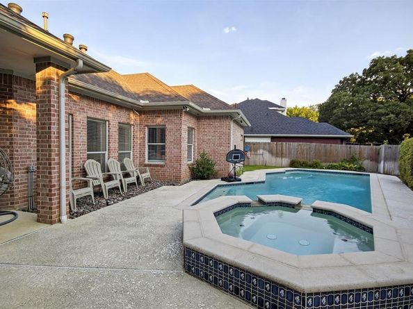 6  BROOK ARBOR Court , Mansfield Texas 76063