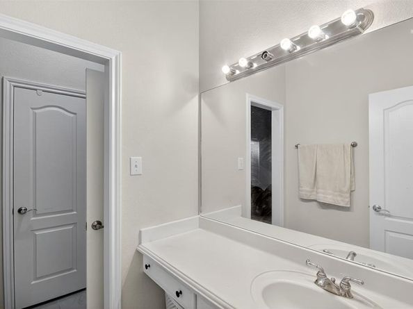6  BROOK ARBOR Court , Mansfield Texas 76063