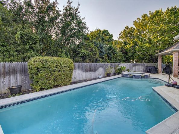 6  BROOK ARBOR Court , Mansfield Texas 76063