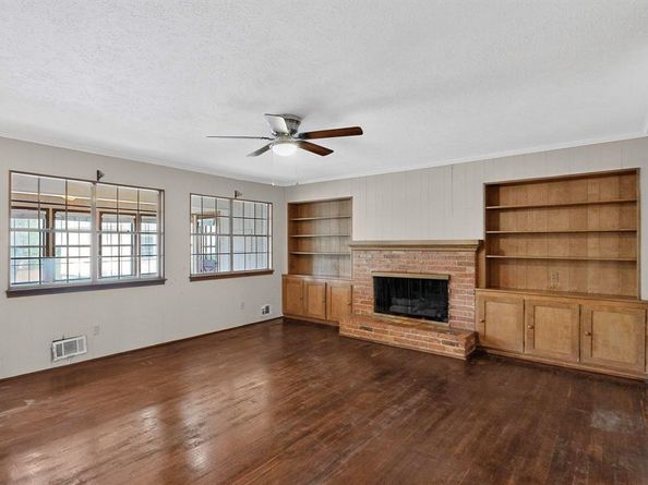 10533  Silverock Drive , Dallas Texas 75218