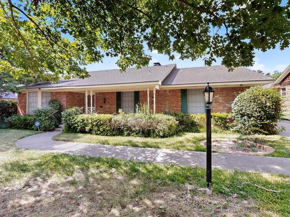 10533  Silverock Drive , Dallas Texas 75218