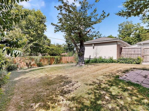 10533  Silverock Drive , Dallas Texas 75218